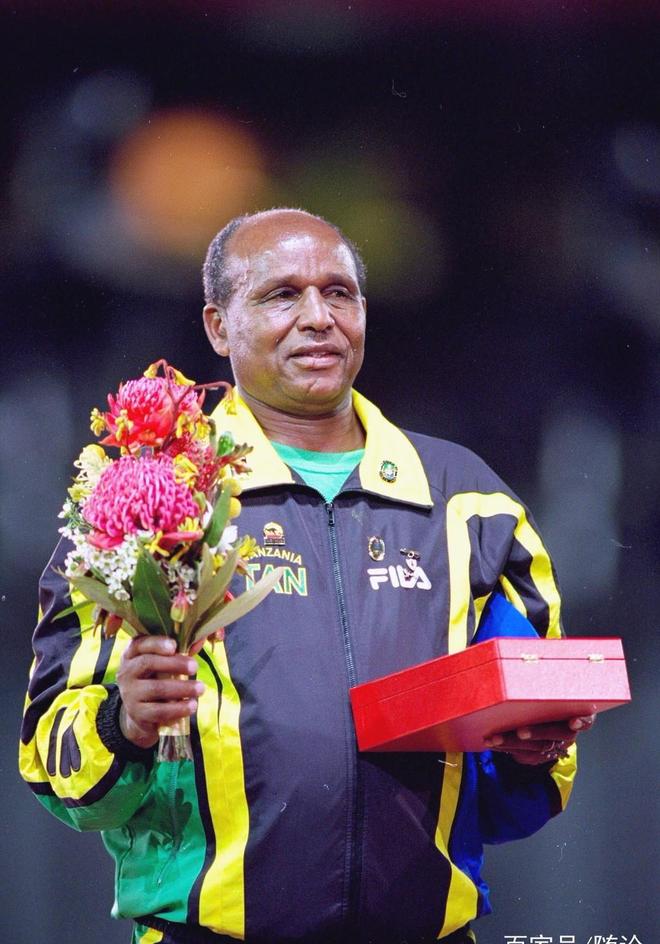 实力选手争相称霸,博得观众掌声 实力选手争相称霸,博得观众掌声