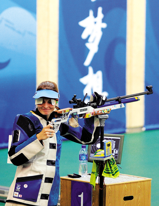 捷克跳水选手稳坐佳绩,赢得金牌 捷克跳水选手稳坐佳绩,赢得金牌