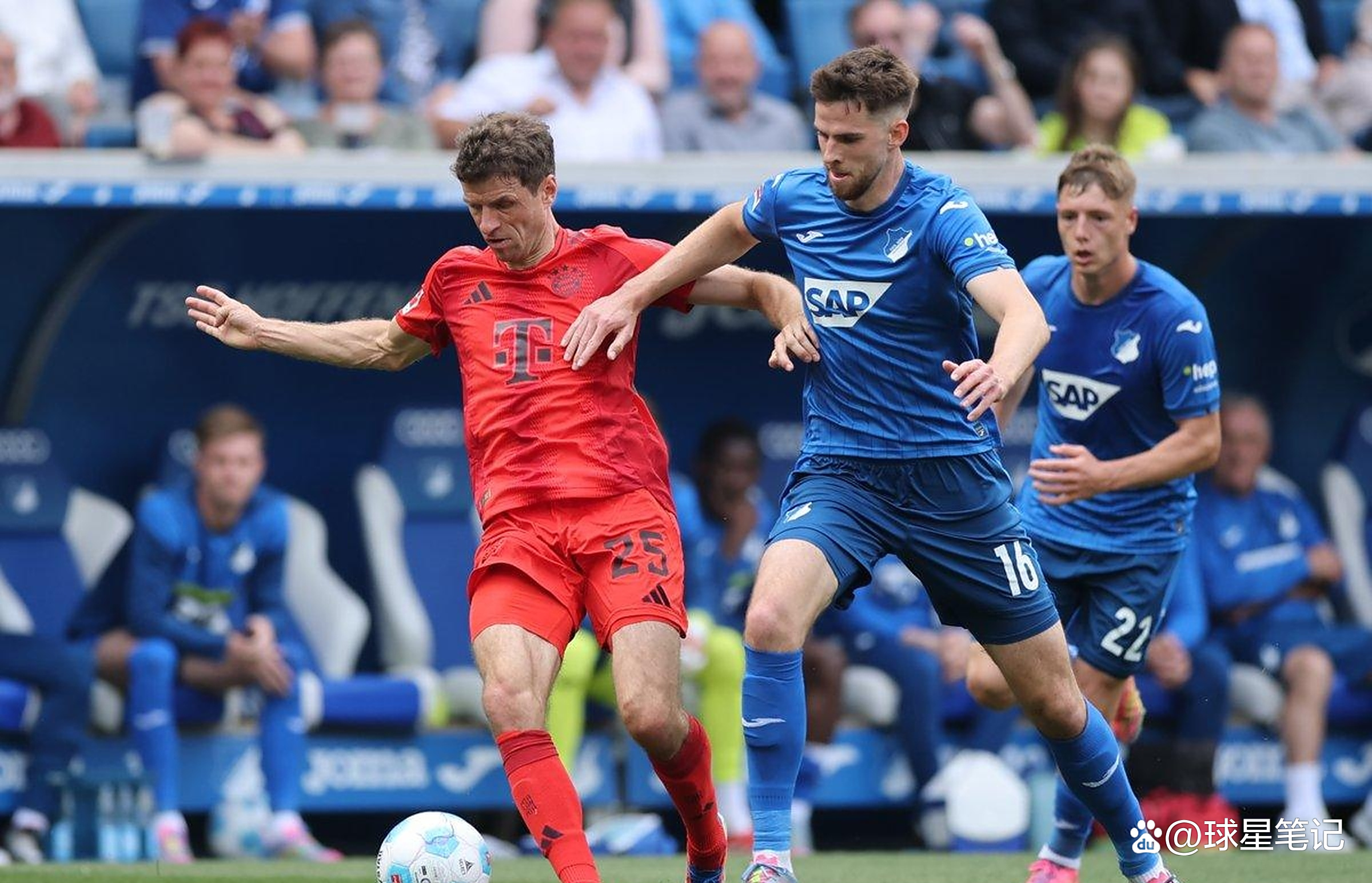 包含利兹联刚刚晋级，球队士气高涨准备迎接新挑战的词条