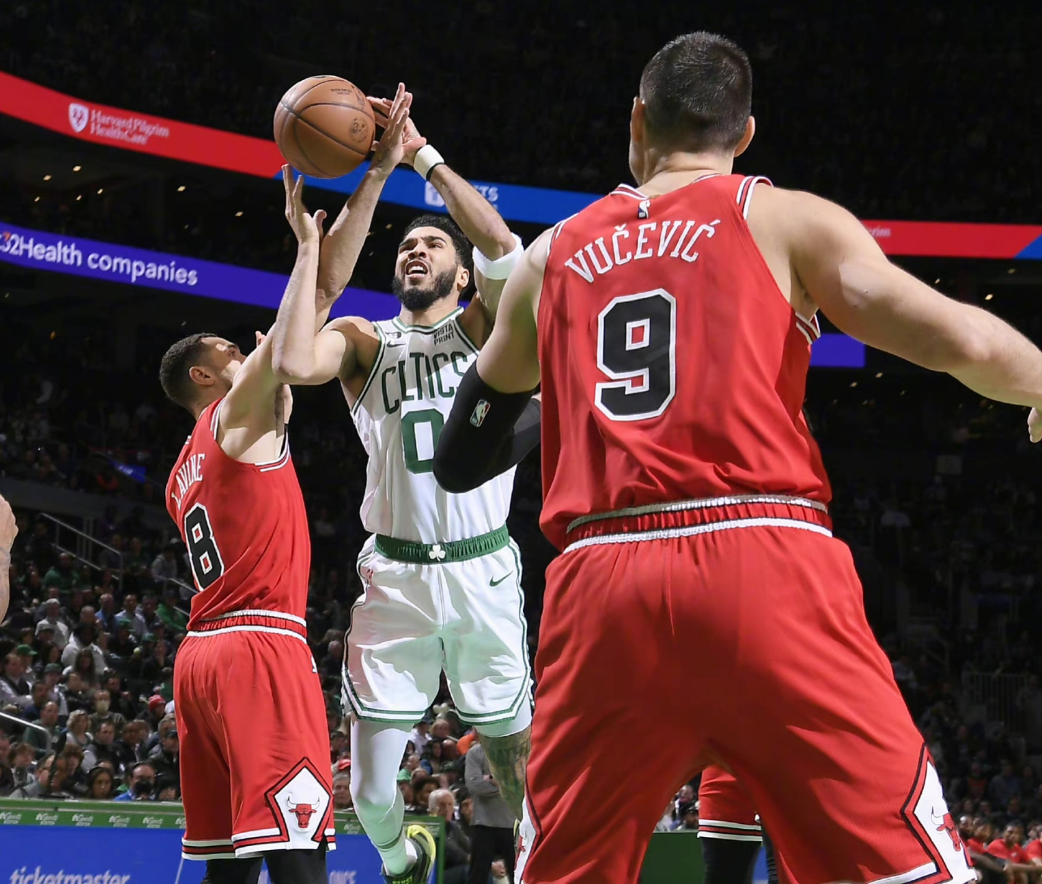 开云体育app-凯尔特人横扫火箭,拉文带队取胜