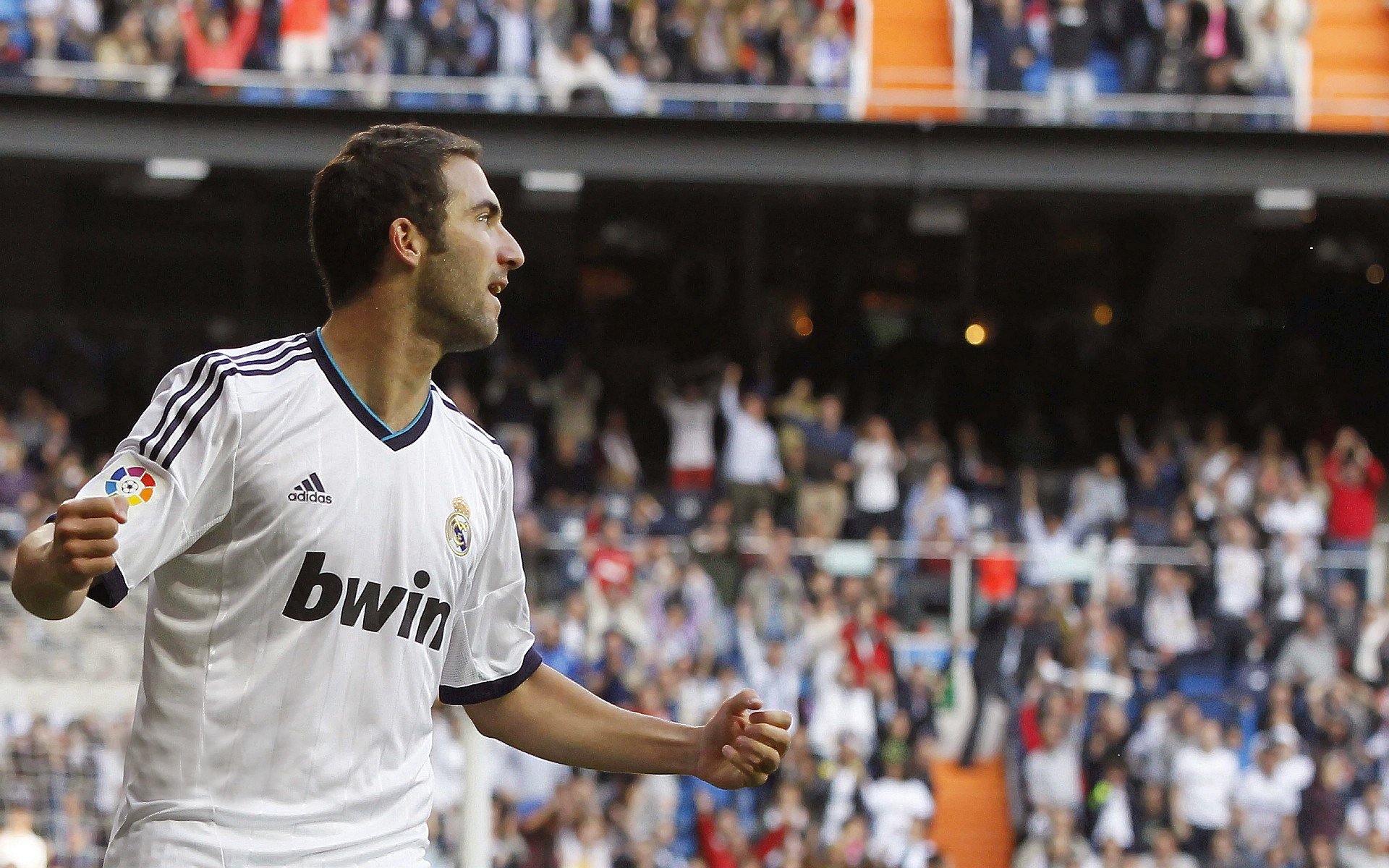 开云体育登录-一念双生,从F1刹车点到足球中场—攻防转换的艺术内核