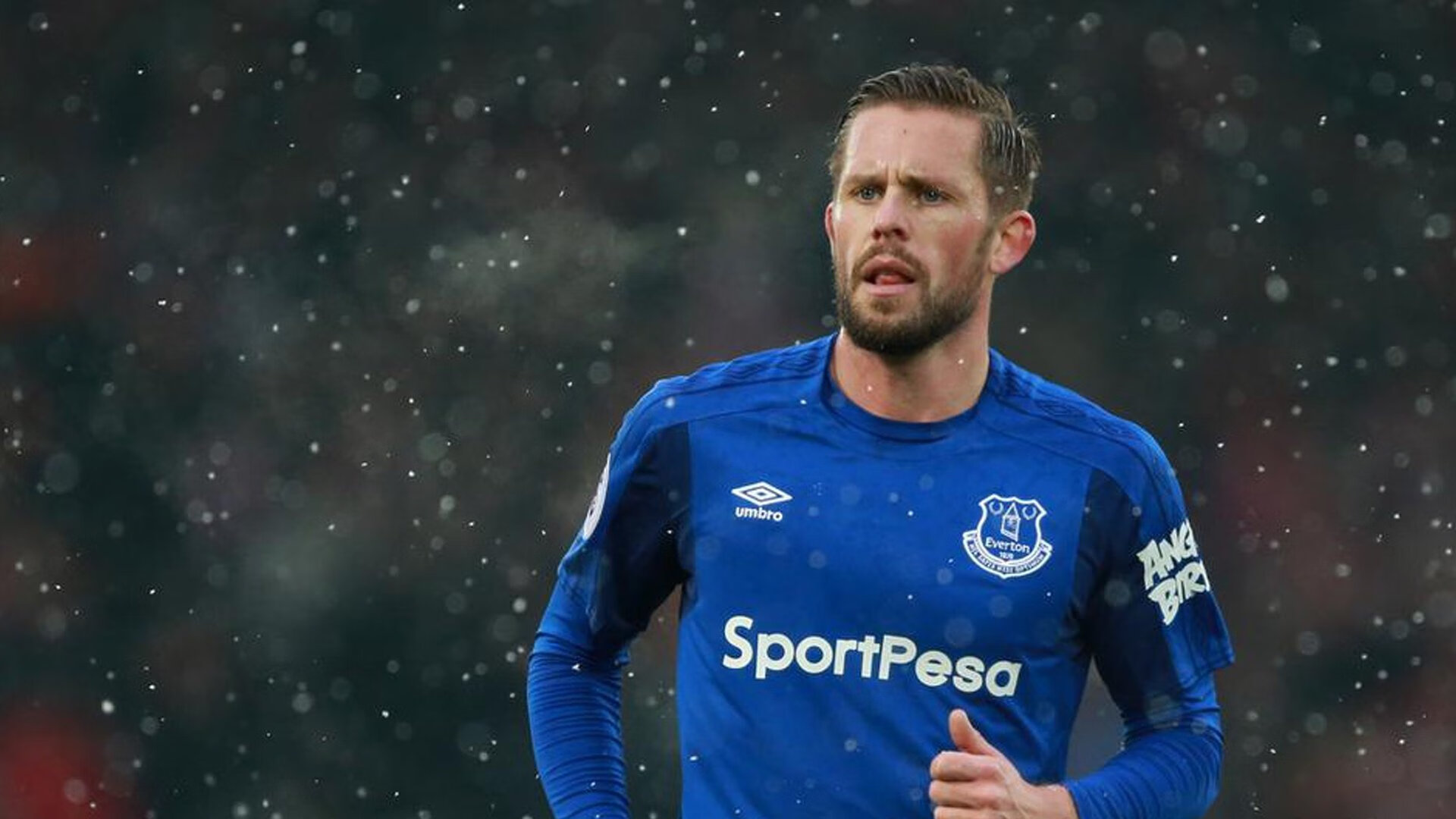 进攻的哲学，卡马文加的不可阻挡与墨西哥足球的团队胜利